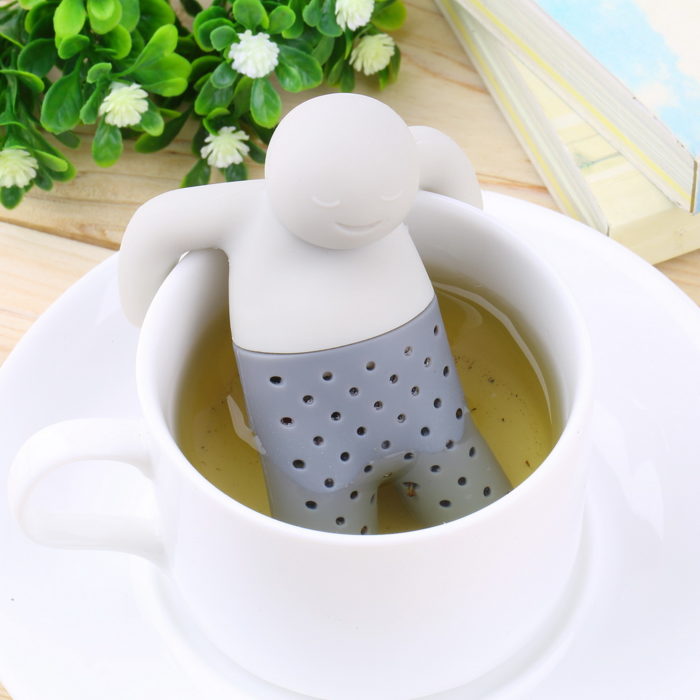 כלי לחליטת תה בצורת איש יושב באמבטיה
