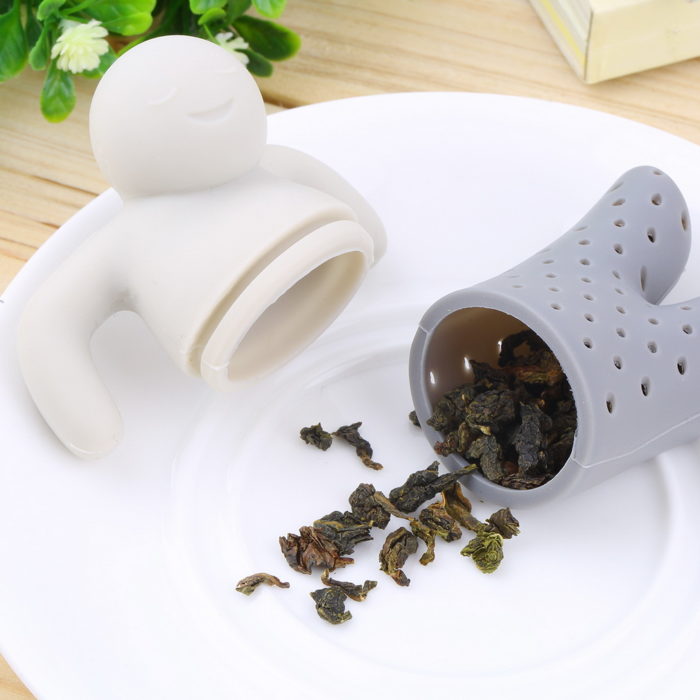 כלי לחליטת תה בצורת איש יושב באמבטיה