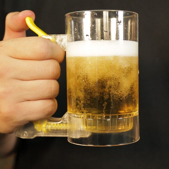 כוס מקציפה בירה בלחיצת כפתור