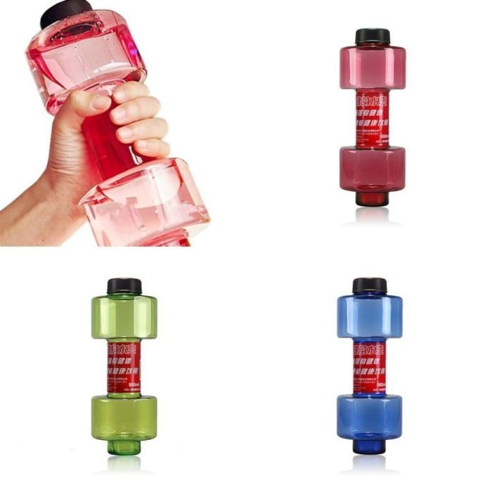 בקבוק מים המשמש גם בתור משקולת יד לאימונים