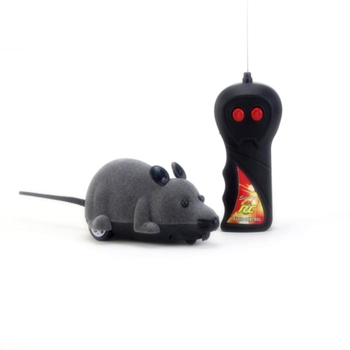 עכבר צעצוע על שלט רחוק
