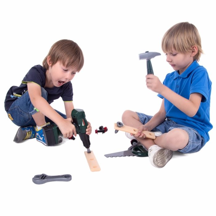 סט משחק ארגז כלים עם מגוון כלי עבודה לילדים