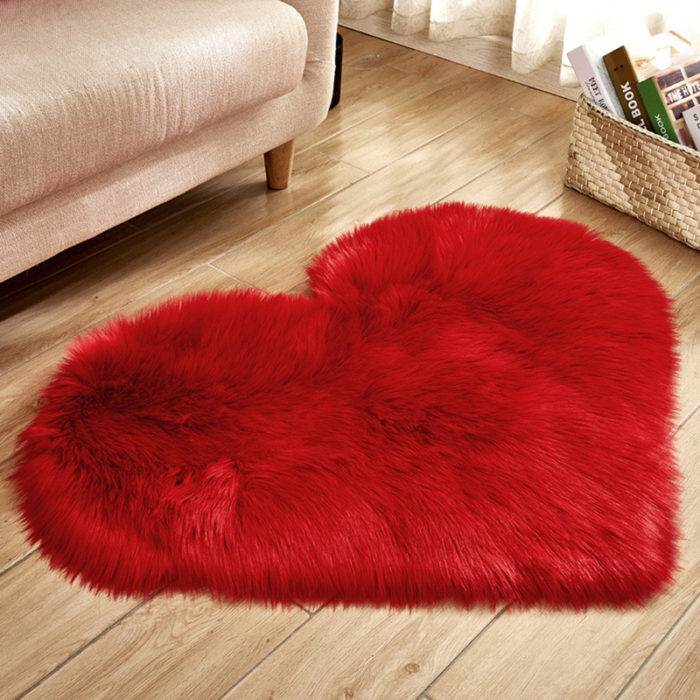 שטיחון שאגי לחדר בצורת לב