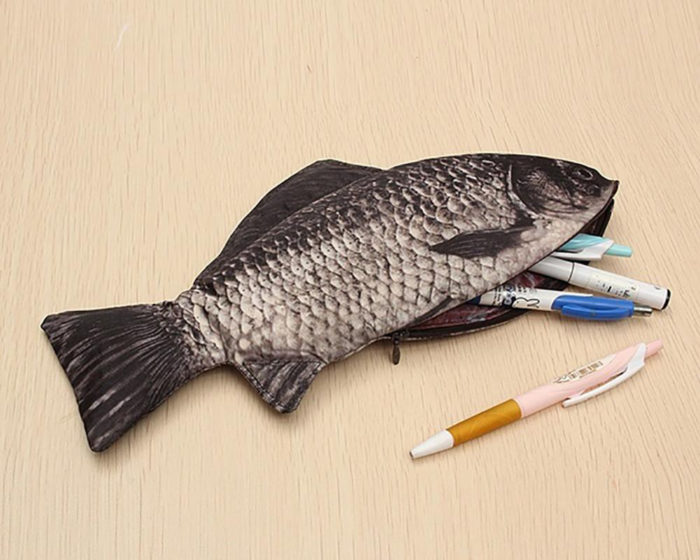 קלמר בצורת דג מציאותי