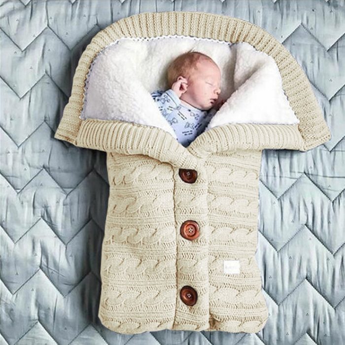 שק שינה חם ונעים לתינוקות בצורת חולצה עם כפתורים