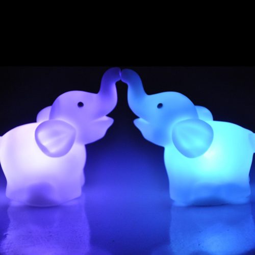 מנורת לילה מחליפה צבעים בצורת פיל
