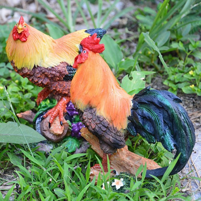 זוג פסלי תרנגולות לגינה