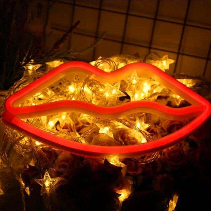תאורת נאון בצורת שפתיים