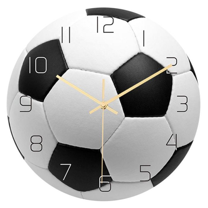 שעון קיר בצורת כדורים ממשחקי ספורט