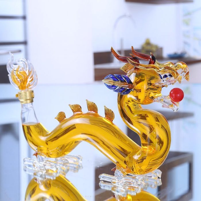 דקנטר בצורת דרקון מזכוכית שקופה