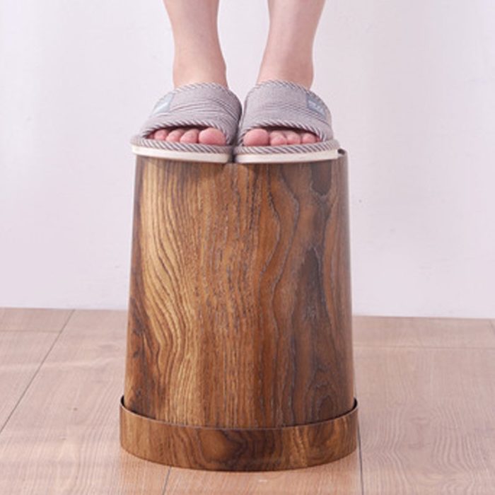 פח אשפה בעיצוב רטרו מעץ