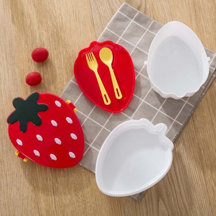 קופסת אוכל בצורת תות עם כלים