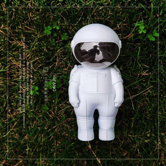 בובה בצורת אסטרונאוט