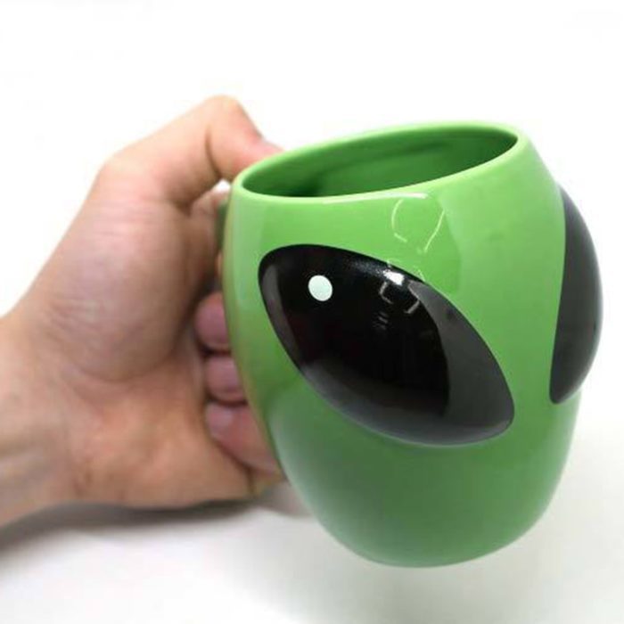ספל קפה בעיצוב חייזר ירוק