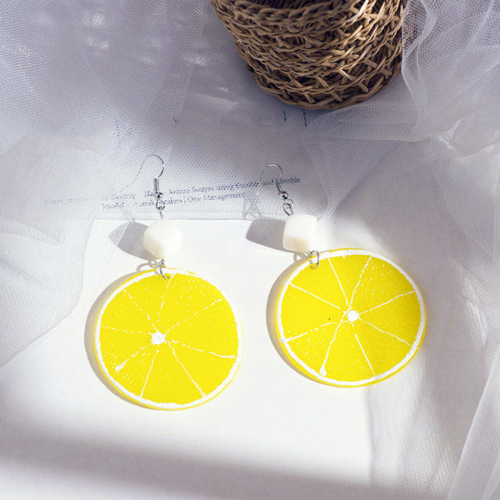 זוג עגילים בצורת פרוסות לימון