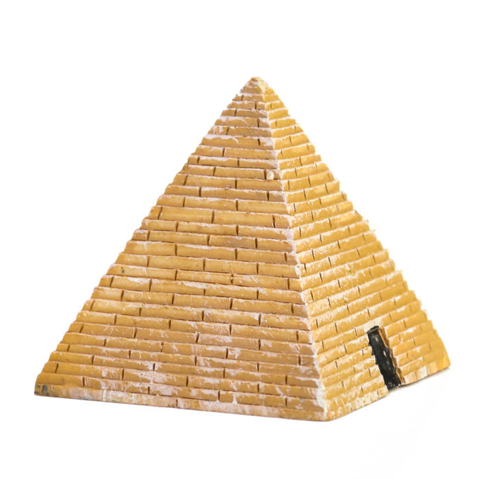 פסלון מעוצב בצורת פירדמידה