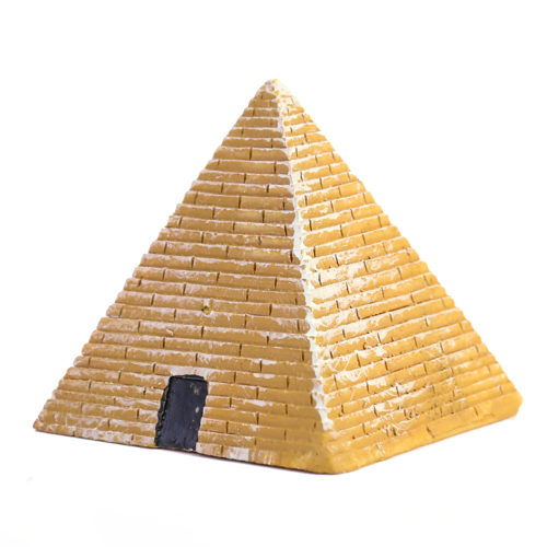 פסלון מעוצב בצורת פירדמידה