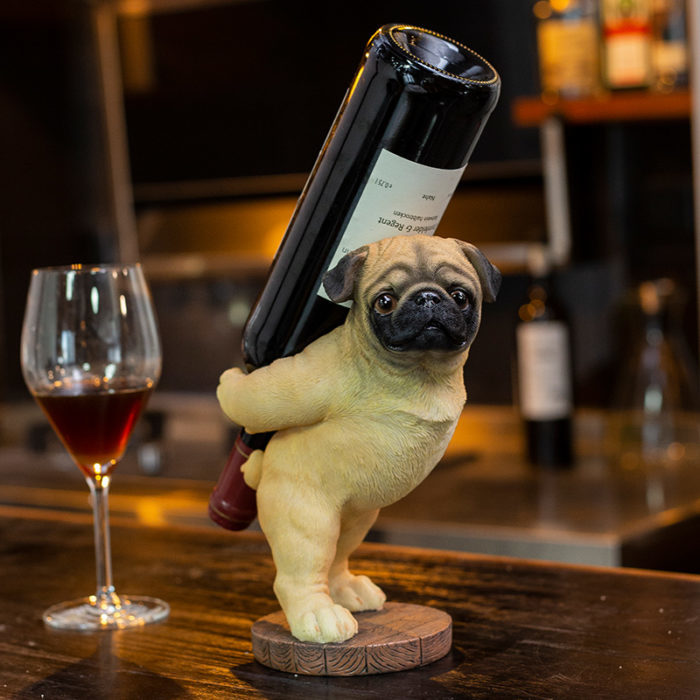מחזיק בקבוק יין דקורטיבי בצורת כלב פאג חמוד