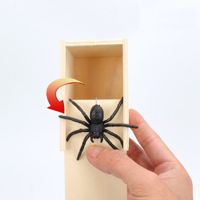 קופסת מתיחה עם עכביש קופץ