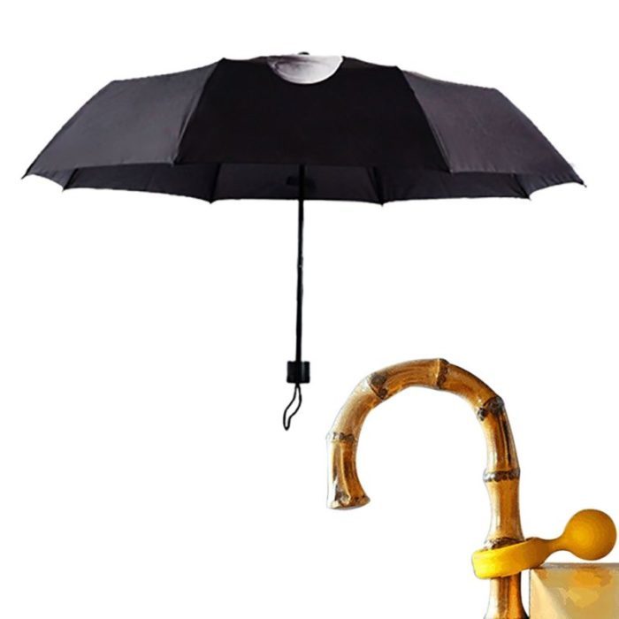 מטריה מצחיקה עם ציור של אצבע משולשת