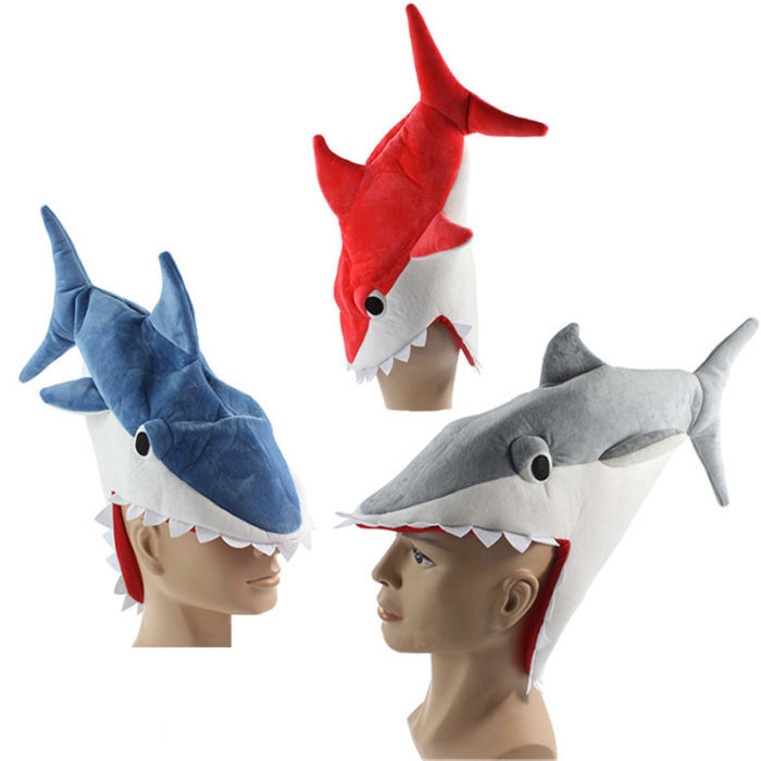 כובע מצחיק בעיצוב כריש נוגס בראש