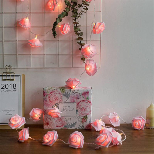 מחרוזת תאורה עם נורות בעיצוב ורדים הפועלת באמצעות סוללות