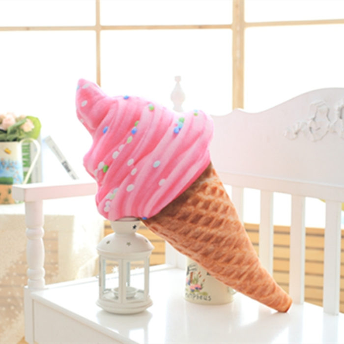 כרית בעיצוב גלידה במגוון צבעים וגדלים