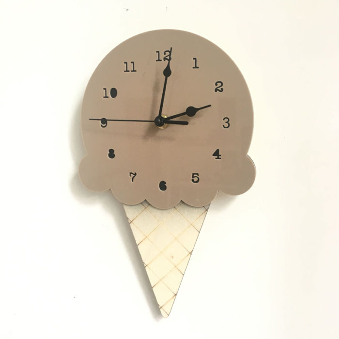 שעון קיר בעיצוב גביע גלידה