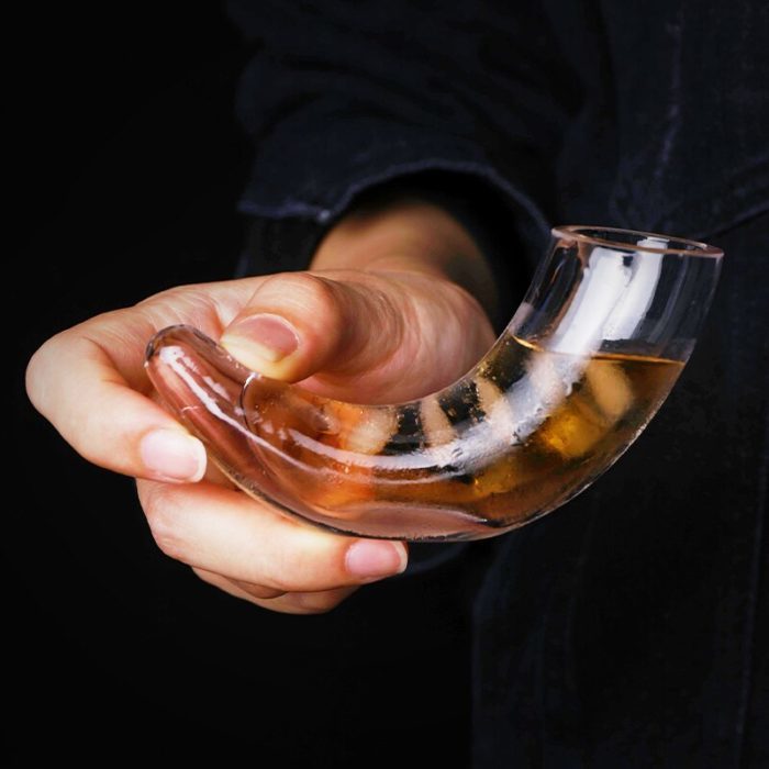 כוס שתייה בצורת קרן ויקינגים מזכוכית
