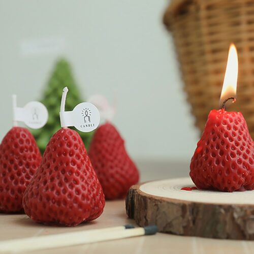 4 נרות בעיצוב וריח של תותים