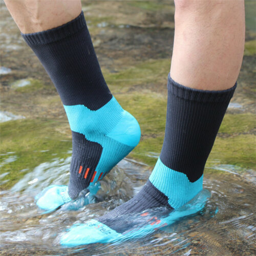 גרביים חסינים מים לטיולים