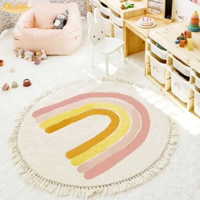 שטיח לחדרי ילדים עם ציור של קשת בענן במגוון צבעים