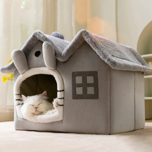 מיטה לחתולים וכלבים קטנים בעיצוב בית עם ריפוד רך נעים וחמים