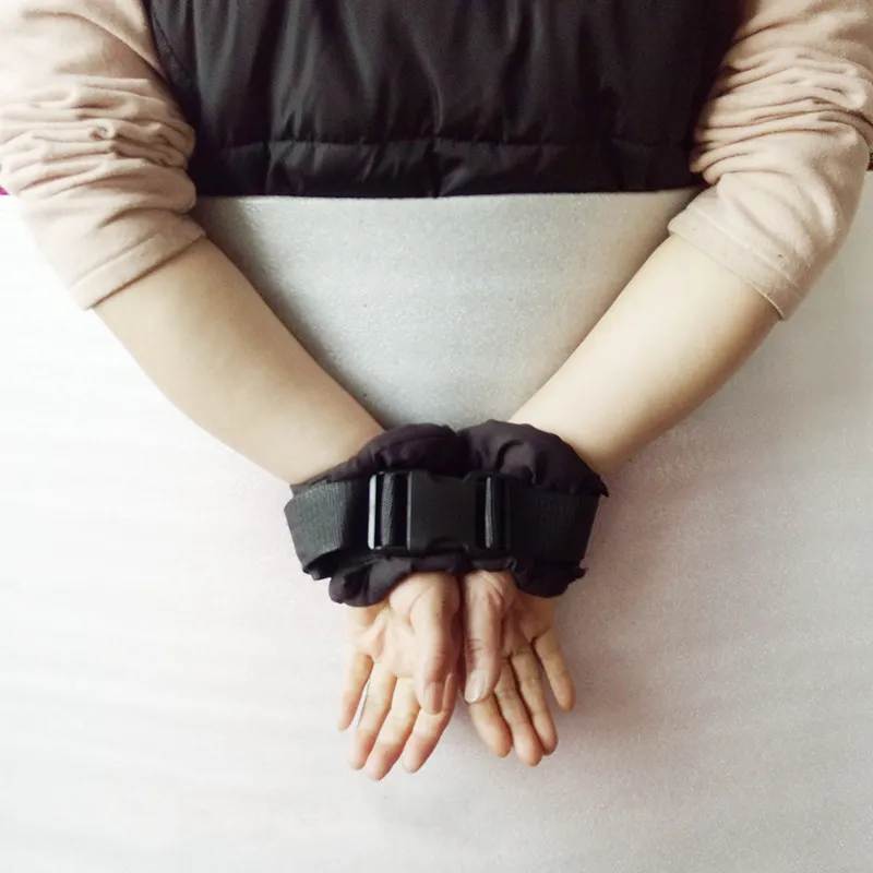 רצועת אוניברסלית לריסון וקיבוע ידיים ורגליים למטופלים שוכבי מיטה