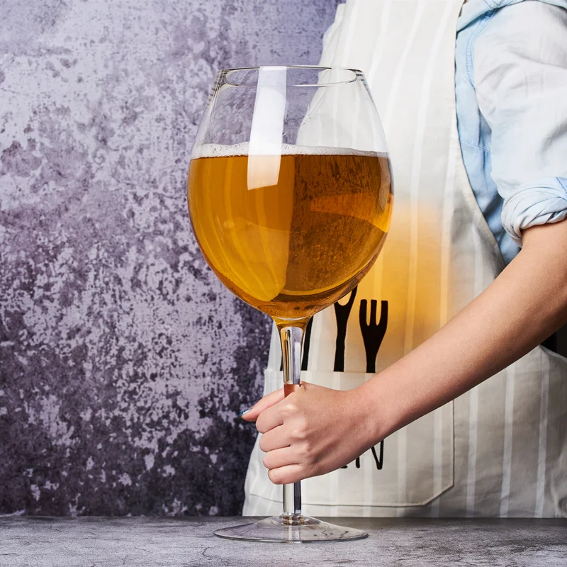 כוס זכוכית ענקית לשתיית יין או בירה עם קיבולת 3 ליטר