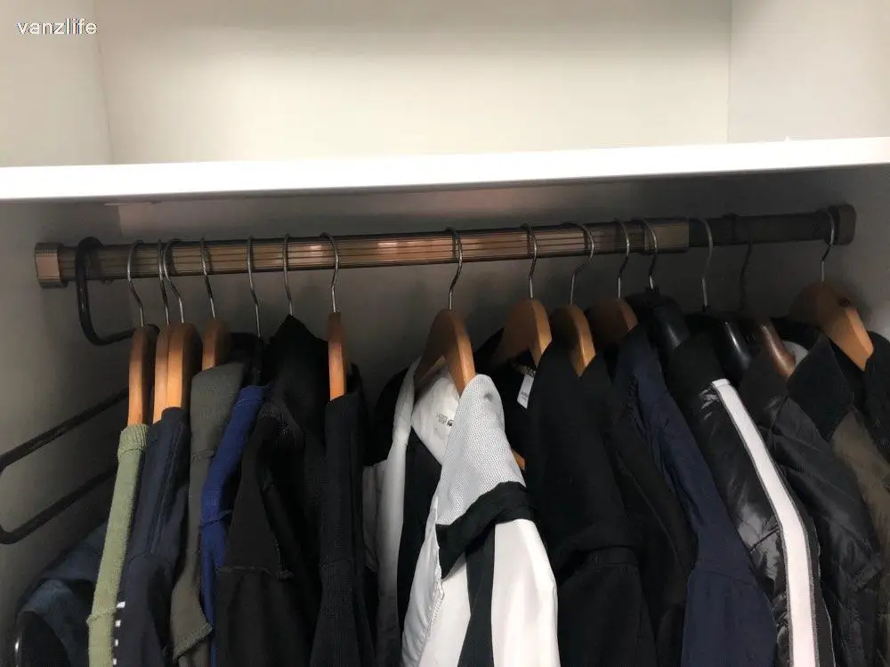 מוט תליה טלסקופי מתכוונן לארונות מאלומיניום עמיד במגוון צבעים