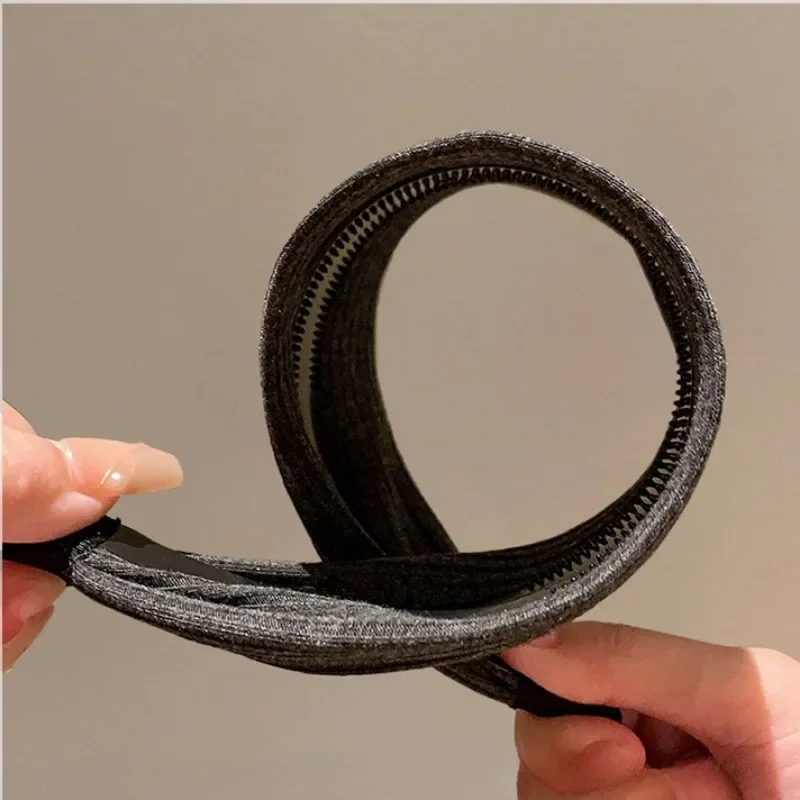 קשת שיער רחבה סרוגה רכה לנשים ולנערות בסגנון קוריאני עם שיניים לאחיזה יציבה