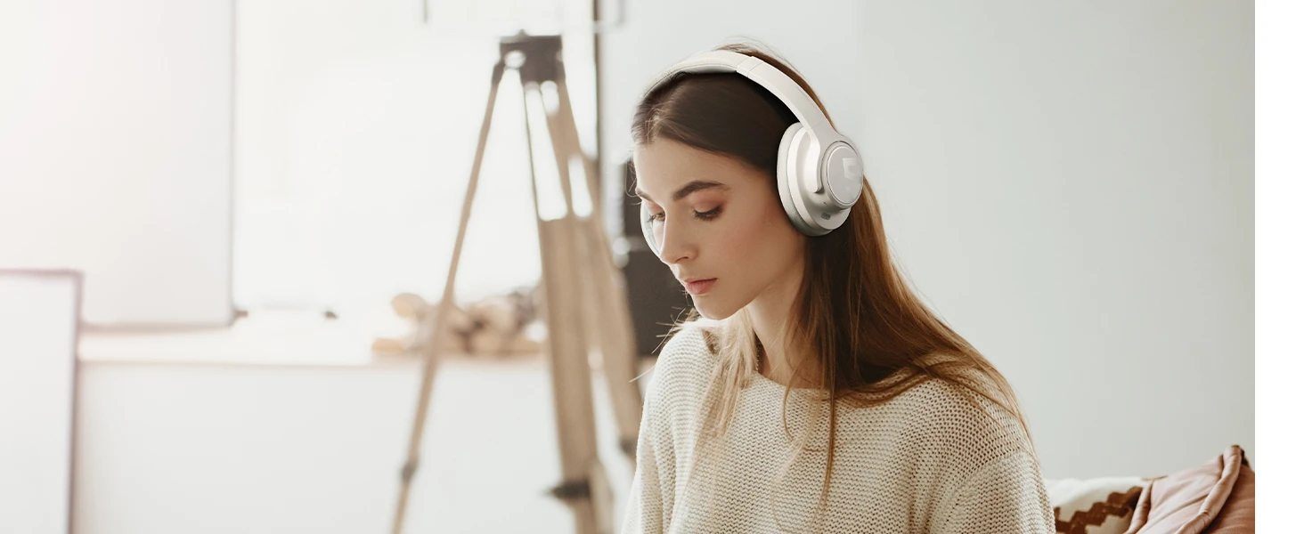 אוזניות בלוטות' Space נטענות עם ביטול רעשים היברידי, מיקרופון, חיבור כפול וזמן נגינה של 123 שעות