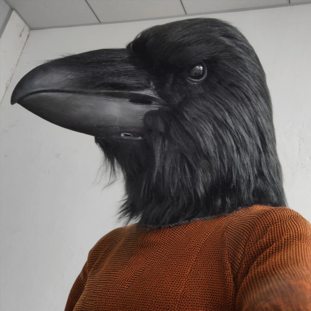 מסכת עורב שחור מלטקס איכותי עם נוצות ומקור