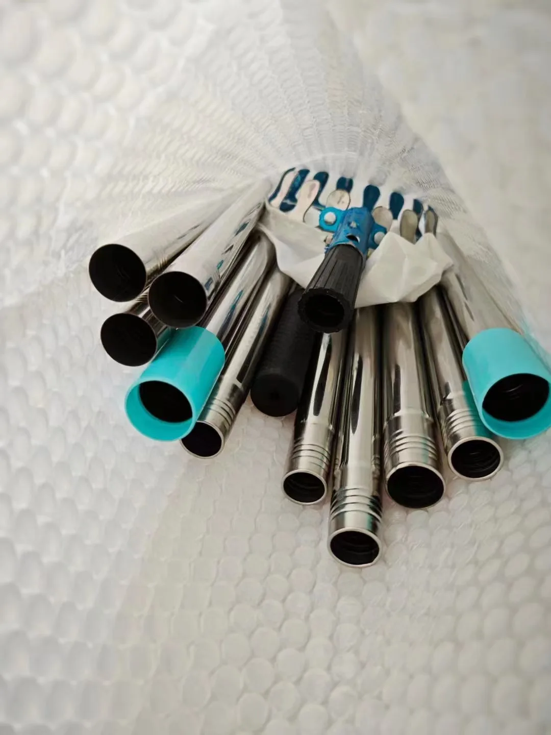 מוט טלסקופי מנירוסטה עם שק איסוף לקטיף פירות מעצים גבוהים במגוון גדלים לבחירה