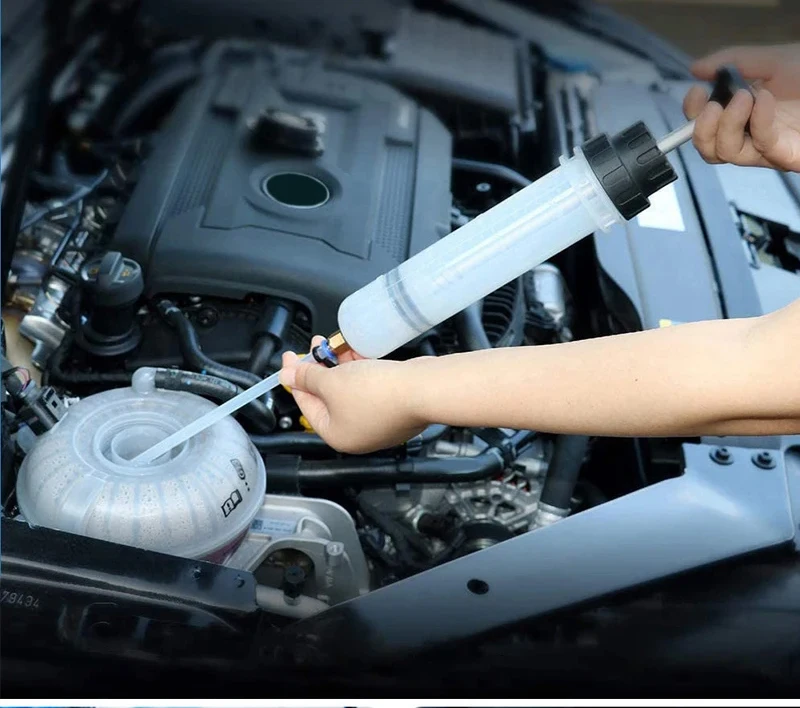 מזרק לשאיבת והזרקת שמן ודלק ברכב במגוון גדלים