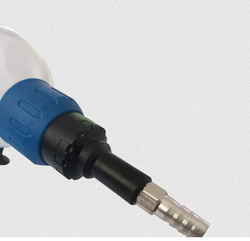 מזרק לשאיבת והזרקת שמן ודלק ברכב במגוון גדלים