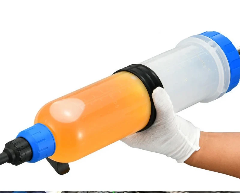 מזרק לשאיבת והזרקת שמן ודלק ברכב במגוון גדלים