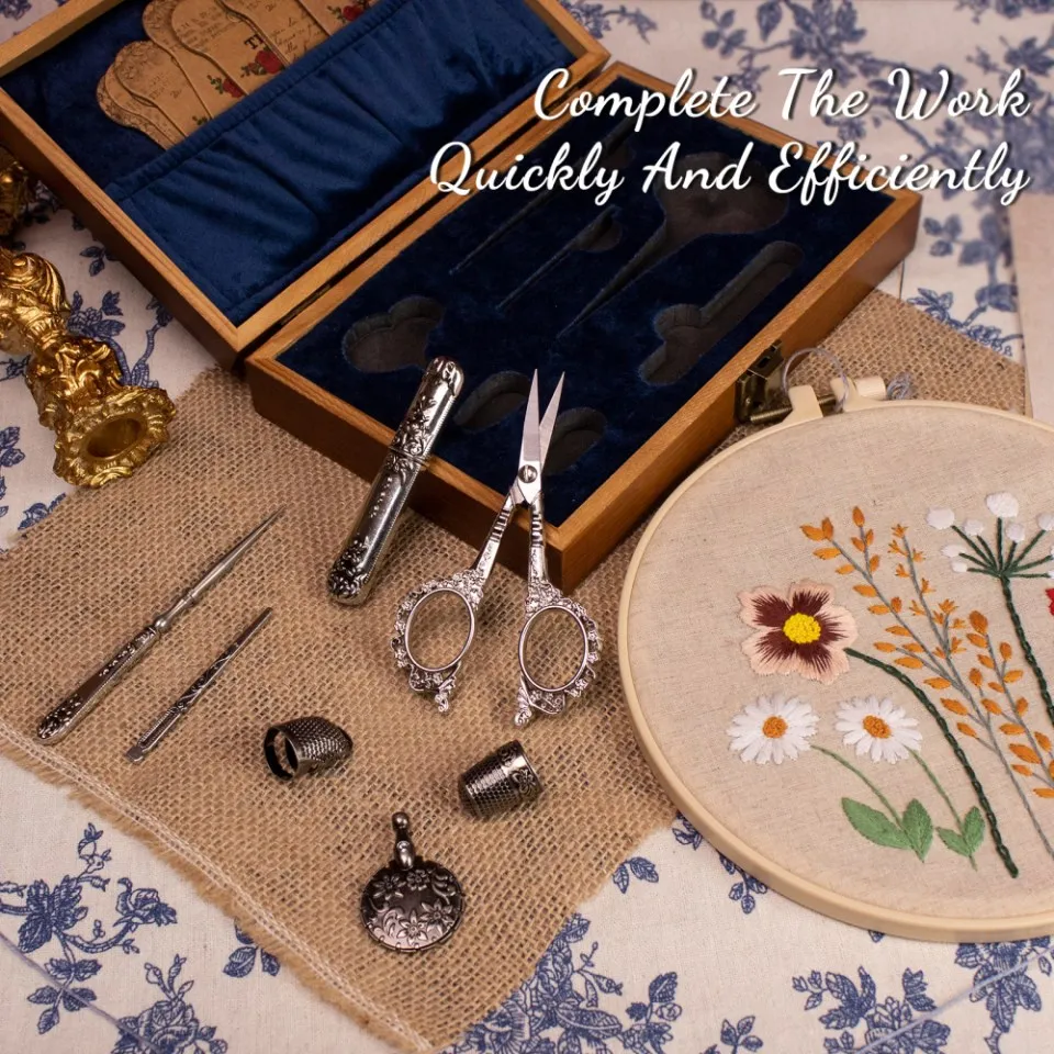 ערכת תפירה וינטג' מלאה עם קופסה אירופאית עתיקה