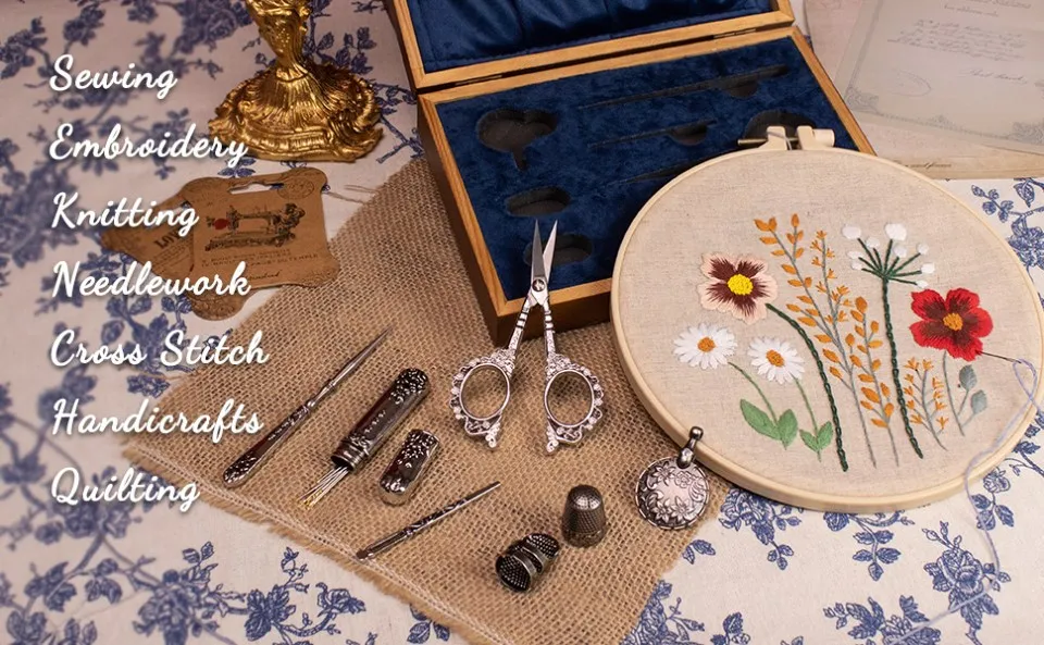 ערכת תפירה וינטג' מלאה עם קופסה אירופאית עתיקה