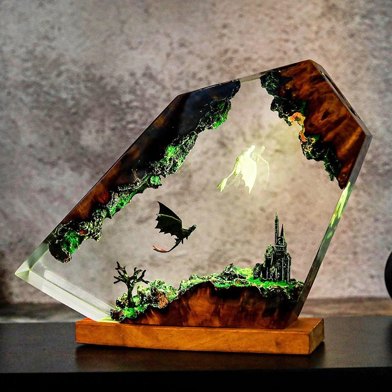 מנורת שולחן נטענת משרף ואפוקסי עם דמות דרקון יורקת אש ב7 צבעים מתחלפים